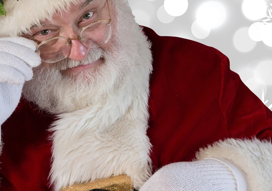 Picture of Santa looking at the reader